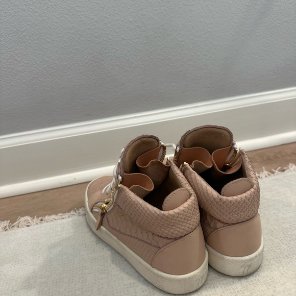 Giuseppe Zanotti Pink High-Top Sneakers with Gold Accents - Picture 3 of 4